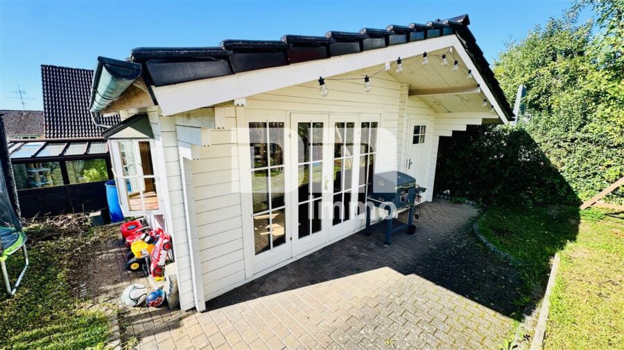 Sanierte Doppelhaushälfte mit großzügigem Garten, Garage & viel Platz für die Familie - Gartenhaus mit Terrasse 2